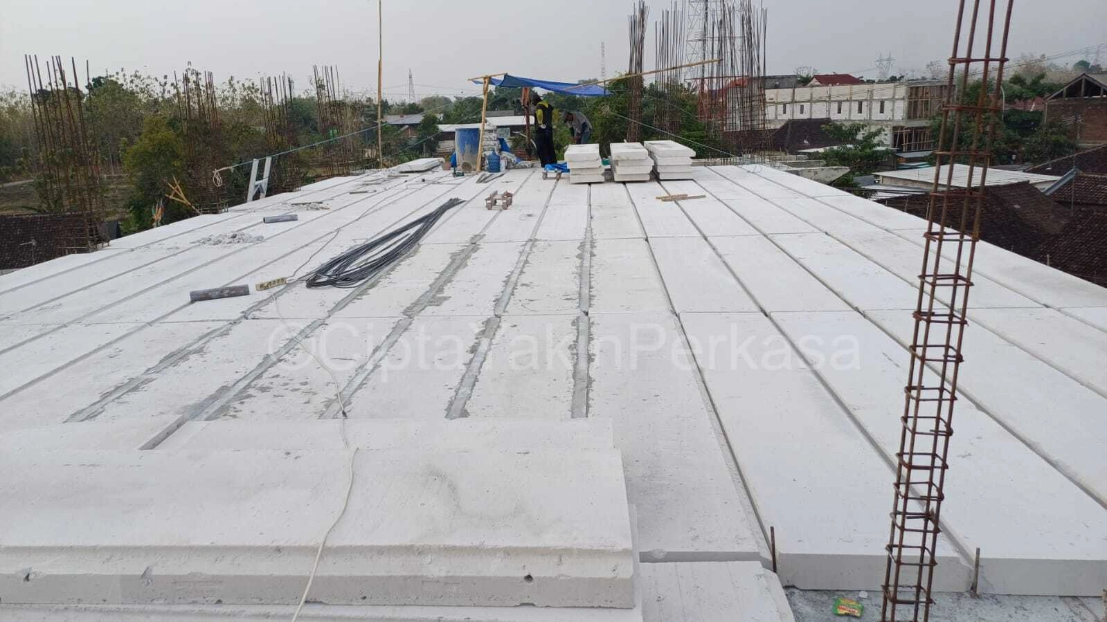 Pemasangan panel lantai Citicon di Surabaya